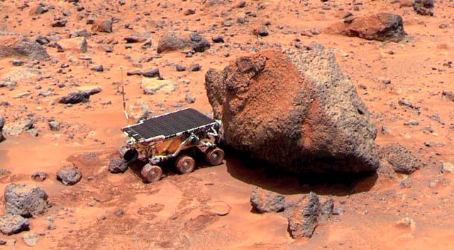 le robot explorateur Pathfinder (1997) en plein travail